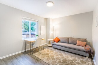 Building Photo - 931 W Glen Flora Ave