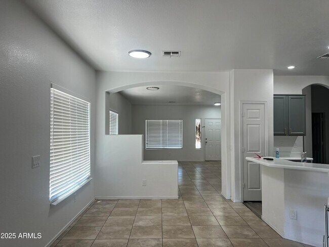 Foto del edificio - 12371 W Grant St
