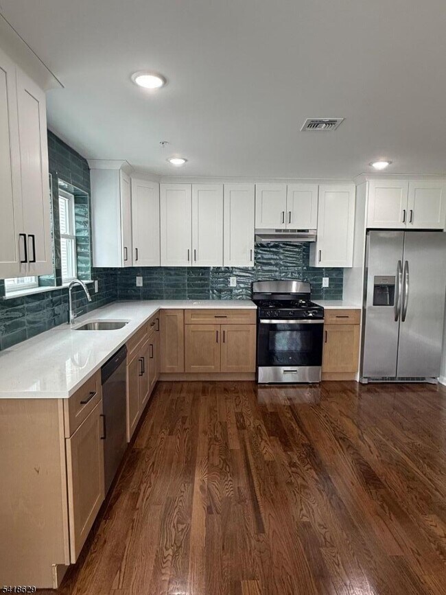 Foto del edificio - 140 Littleton Ave