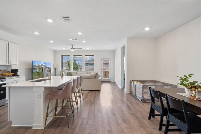 Building Photo - 13821 Zuhause Dr