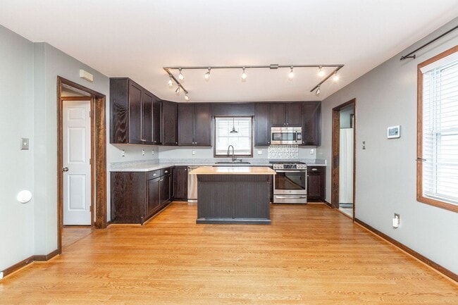 Building Photo - Serene Living in Chesterfield