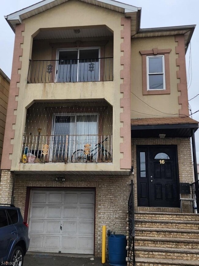 Building Photo - 16 5th St