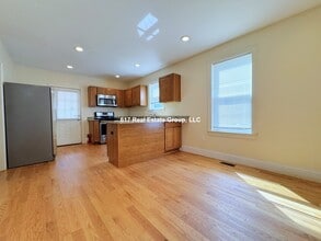 Building Photo - 35 Pratt St