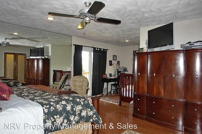 Foto del edificio - 5286 Hunting Hills Dr
