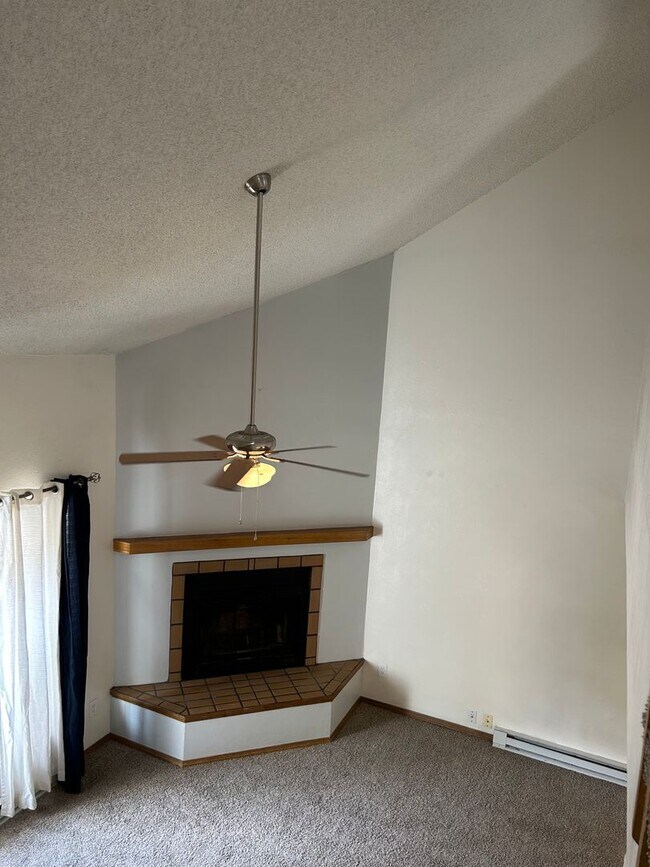 Foto del edificio - Two Bedroom 2 Bath Townhome In Rainbow Harbour Subdivision