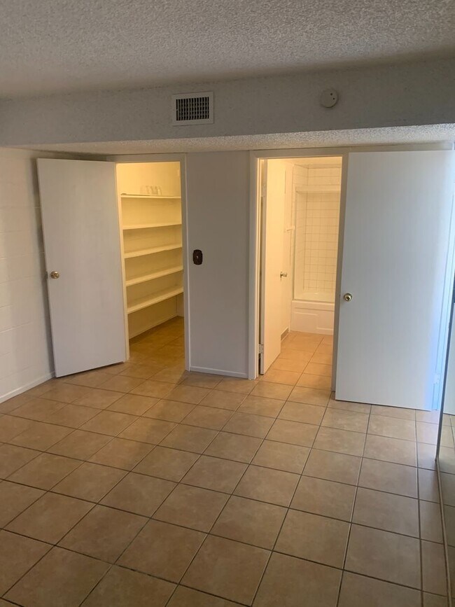 Foto del edificio - Affordable 1 Bedroom Condo In Central Las Vegas