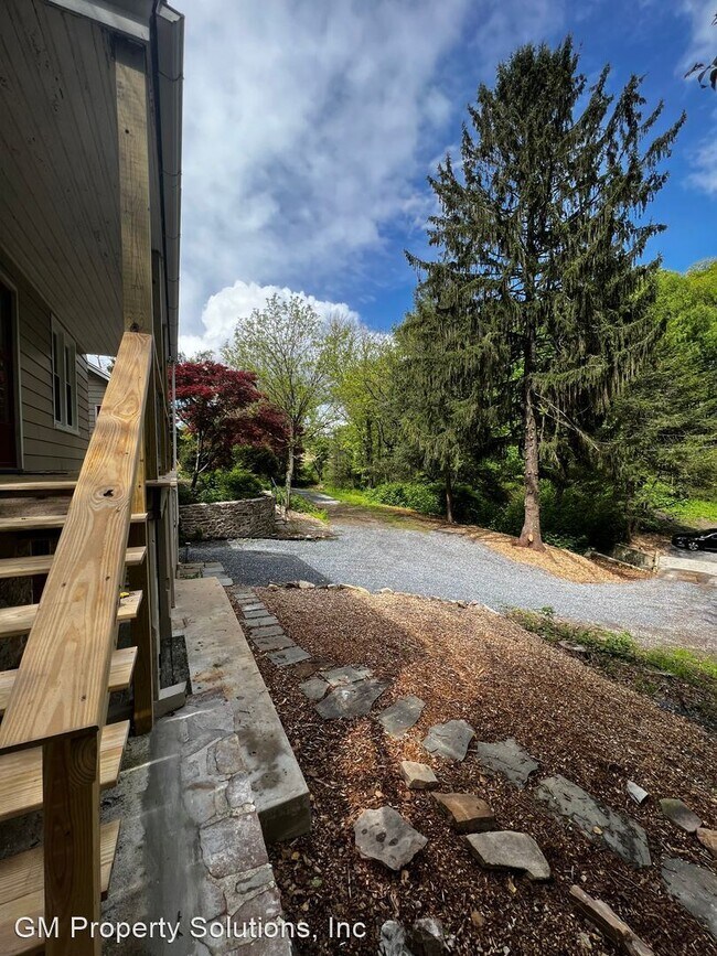 Building Photo - 3 br, 2 bath House - 1033A Prospect Road