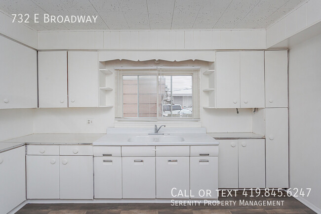 Foto del edificio - 732 E Broadway-