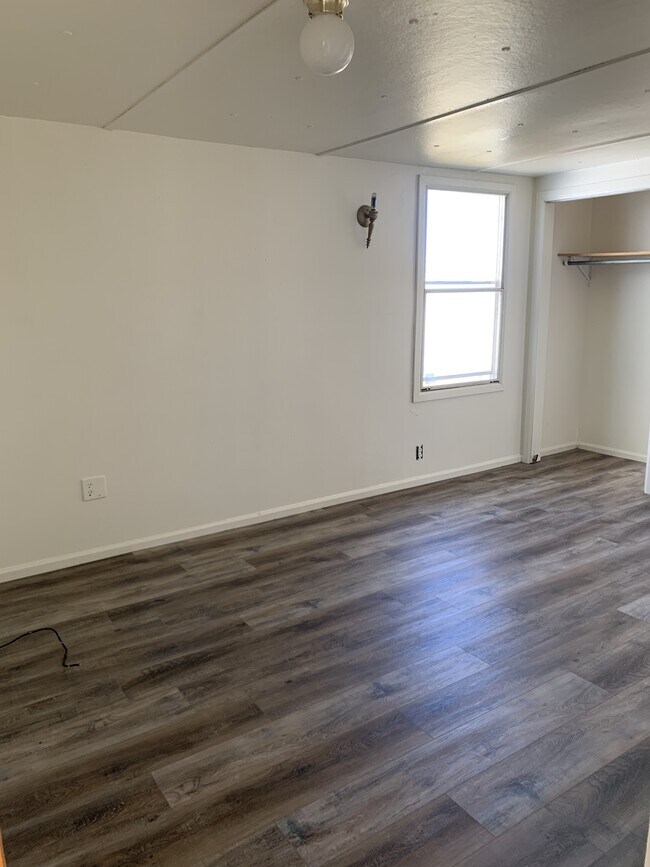 Building Photo - 4011 S Fort Buford Ln