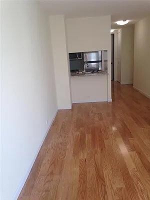 Foto del edificio - 350 W 50th St