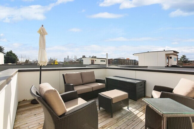 Foto del edificio - 628 10th Ave E