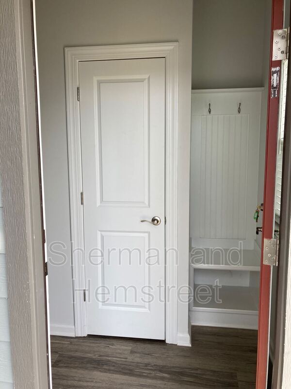 Building Photo - 5049 Mimosa Dr