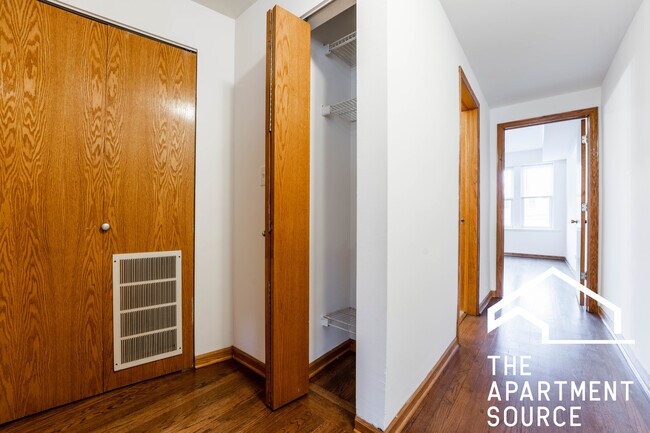 Building Photo - 4205 N Oakley Ave