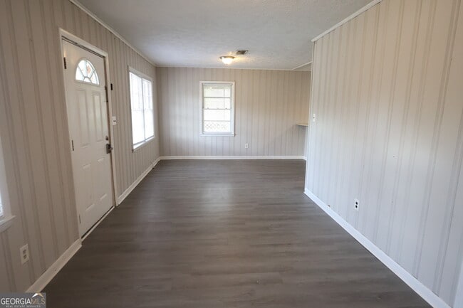 Building Photo - 351 Brook St