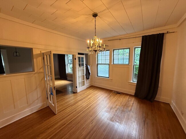 Foto del edificio - Charming For Lease Opportunity in Historic Carlton Place!