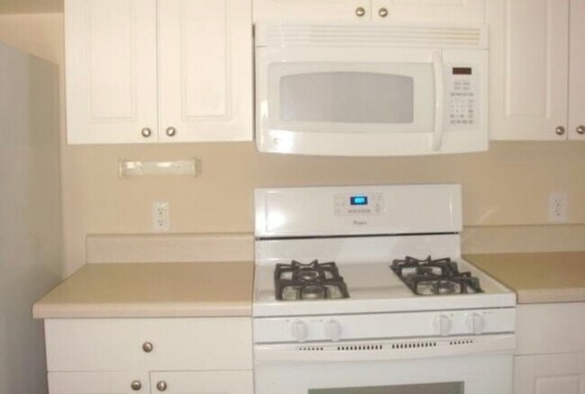 Building Photo - Great condo