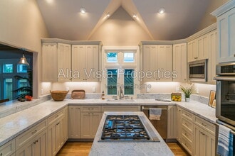 Building Photo - 5606 Dolphin Pl