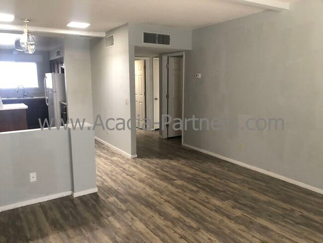 Building Photo - Great 2bedroom Townhome with yard