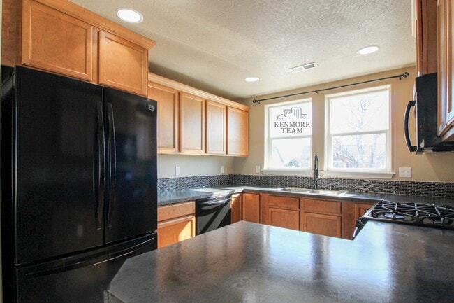 Building Photo - 6101 Turf Paradise Dr