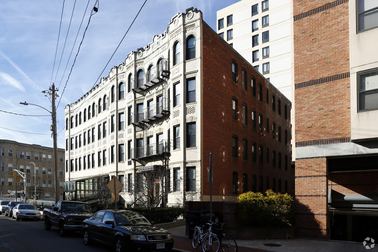 923 Massachusetts Ave - 925 Massachusetts Ave