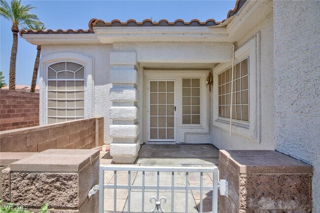 Foto del edificio - 10022 Catalina Canyon Ave