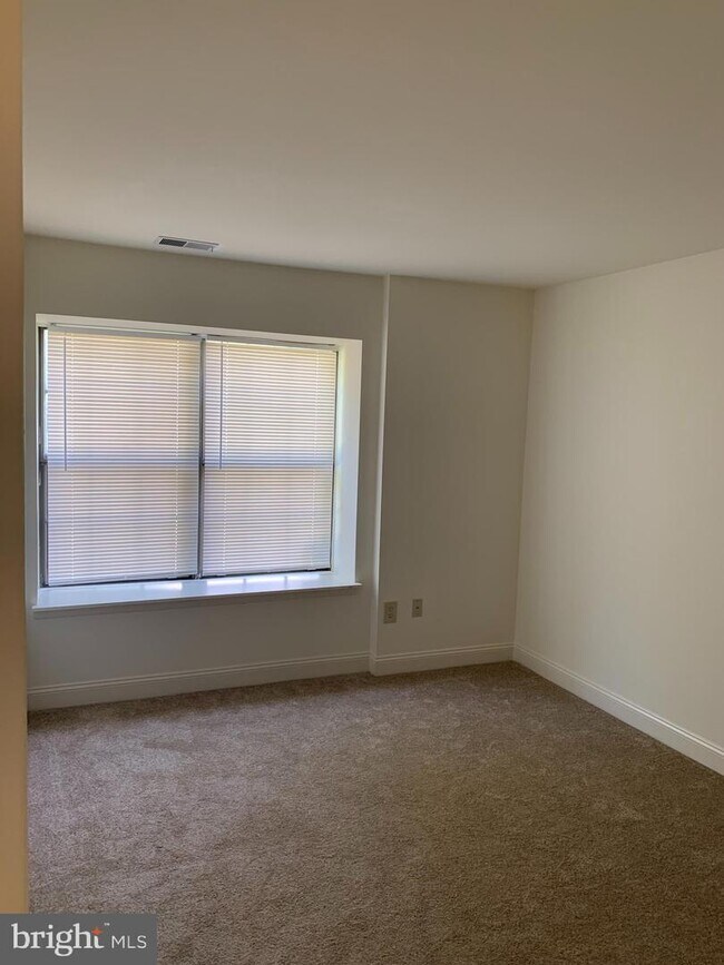 Building Photo - 257 Barclay Ct