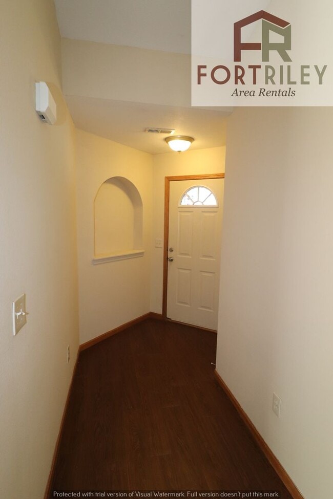 Building Photo - 1616 Clover Dr