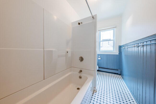 Building Photo - 89 Kinnaird St