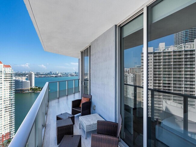 Foto del edificio - 1300 Brickell Bay Dr