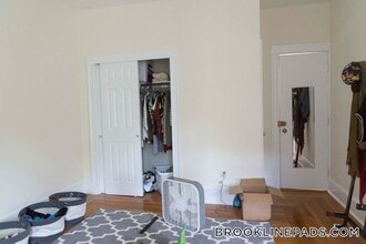 Building Photo - 19 Fairbanks St