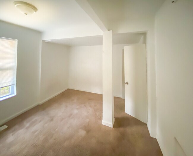 Building Photo - 1044 Farmer St