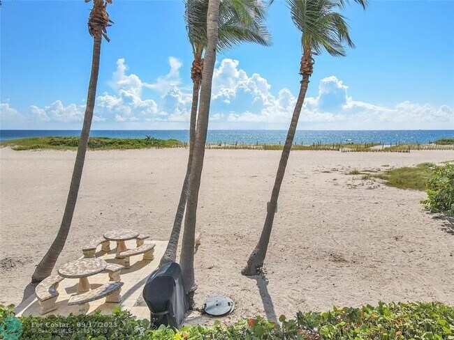 Foto del edificio - 1012 N Ocean Blvd