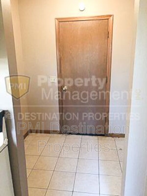 Building Photo - 8700-8720 Kill Creek Rd