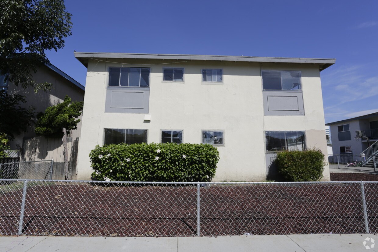 Foto del edificio - 7791 Mandrell Dr