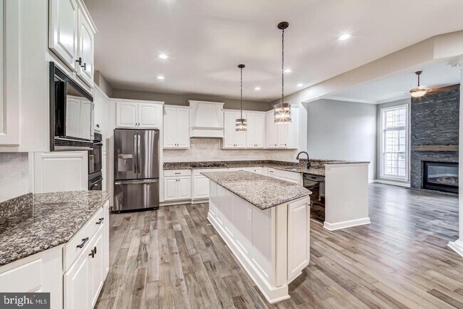 Foto del edificio - 24909 Pinebrook Rd