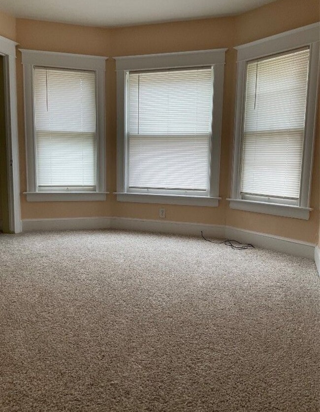 Building Photo - 614 Chenango St