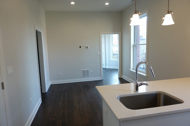 Foto del edificio - 809 N Franklin St