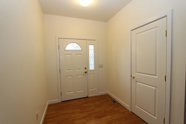 Building Photo - 65 Marigold Ln