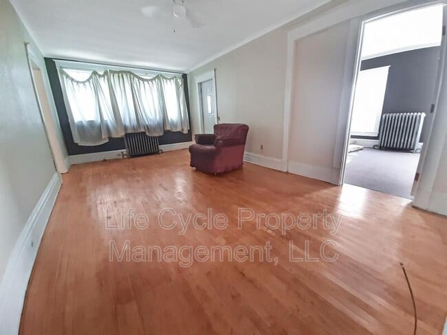 Building Photo - 1062 Broadway Ave NW