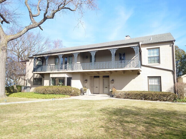 Foto del edificio - 3222 E Hampshire St