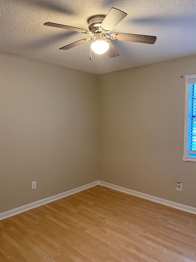 Building Photo - 5367 Dawn Ct