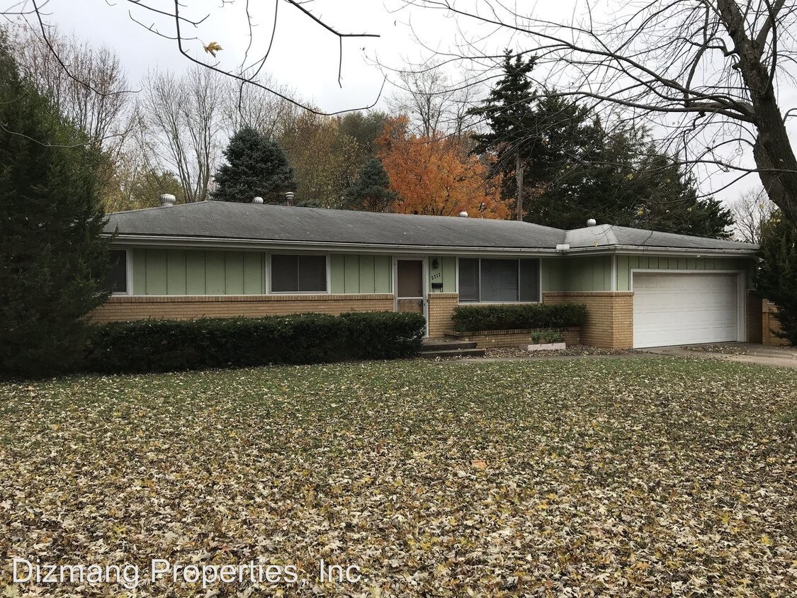 Primary Photo - 2717 S Wallis Smith Blvd