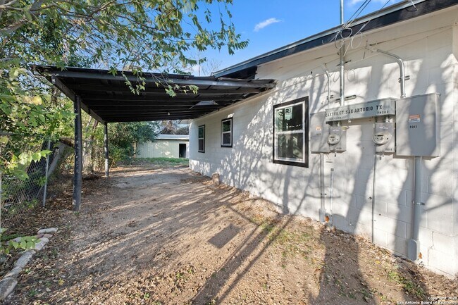 Foto del edificio - 1009 Canton