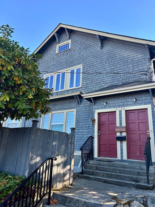 Foto principal - 2156 6th Ave W