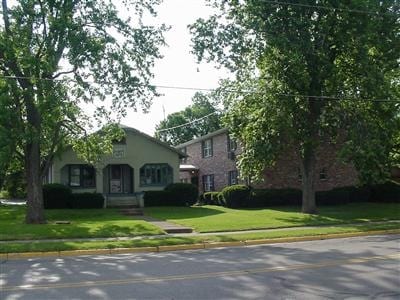 Primary Photo - 610-612 Main St