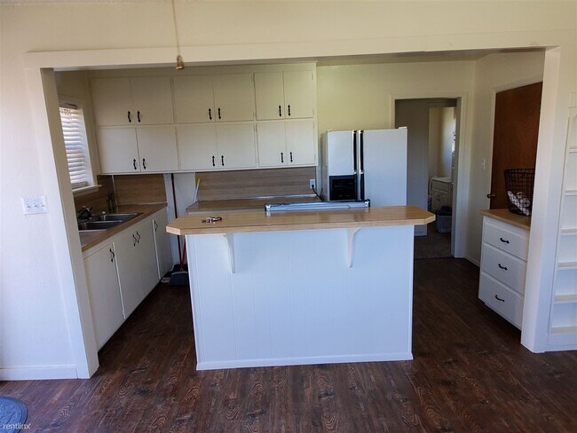 Building Photo - 2 br, 1 bath House - 503 5th Street