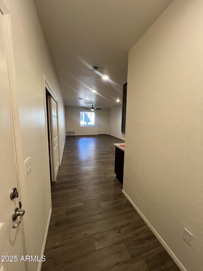 Foto del edificio - 1650 E Ponderosa Pkwy