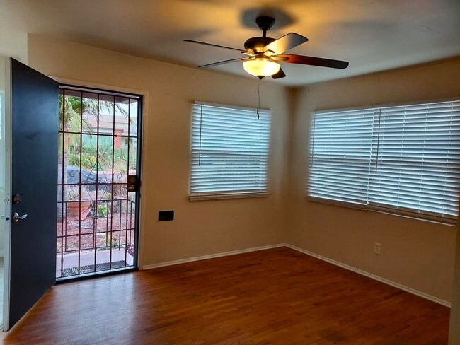 Building Photo - Cute Cottage in South Park Area with Onsit...