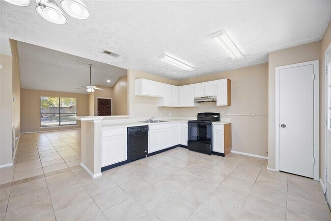 Foto del edificio - 3811 Meadow Pl Dr