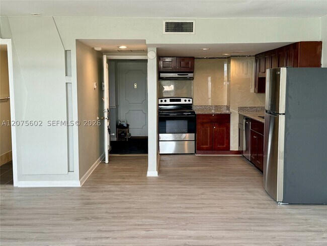 Building Photo - 3702 NE 171 St